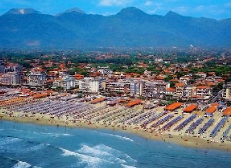 Hotel Montecarlo Lido di Camaiore Dış mekan fotoğraf