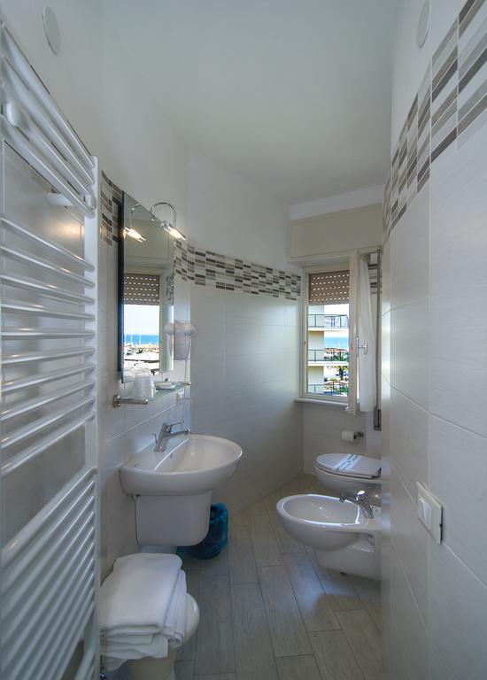 Hotel Montecarlo Lido di Camaiore Dış mekan fotoğraf