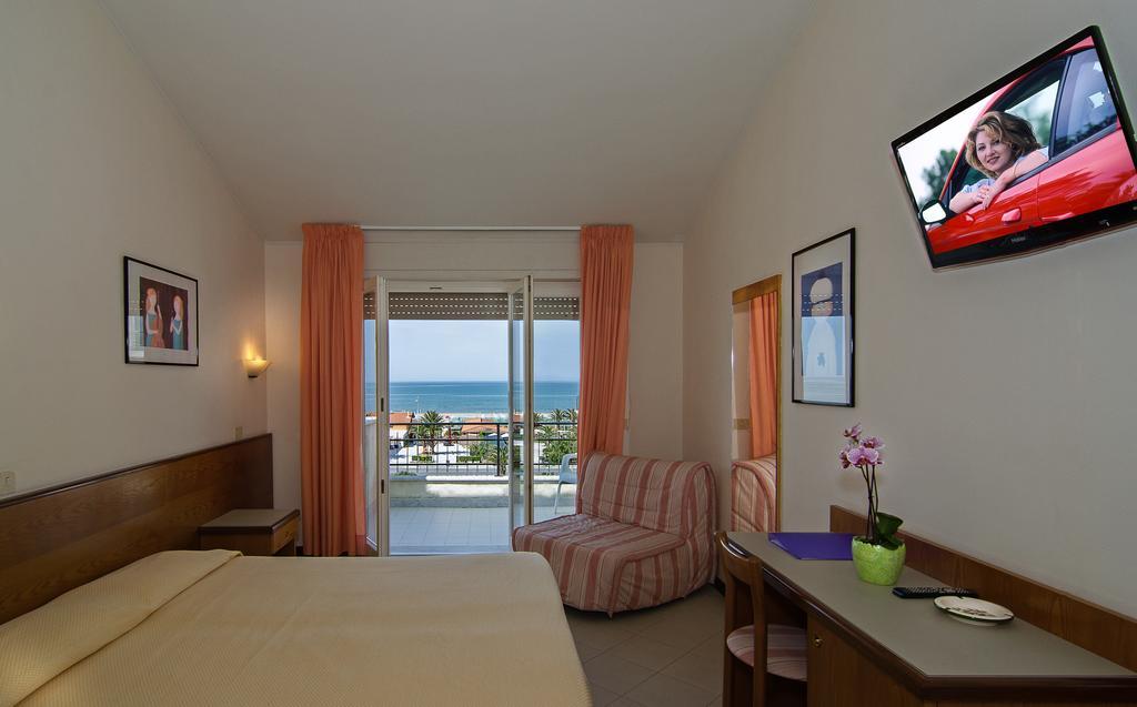Hotel Montecarlo Lido di Camaiore Dış mekan fotoğraf