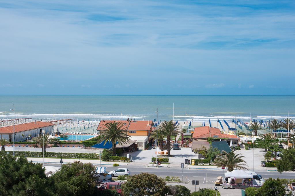 Hotel Montecarlo Lido di Camaiore Dış mekan fotoğraf