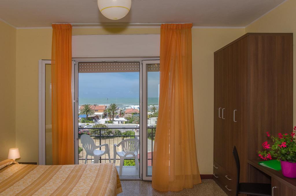 Hotel Montecarlo Lido di Camaiore Dış mekan fotoğraf