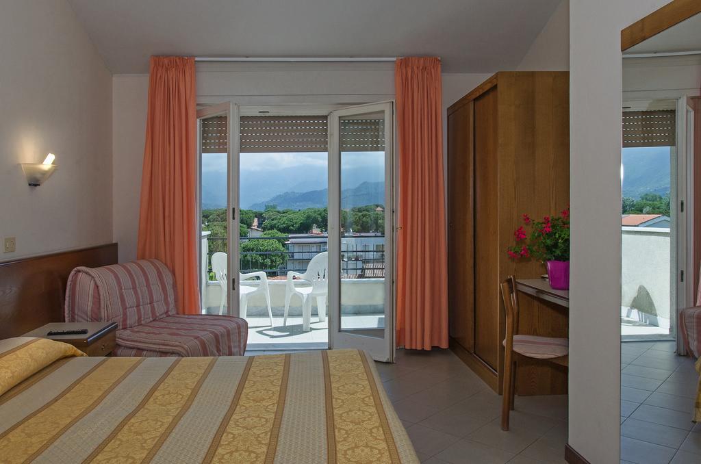 Hotel Montecarlo Lido di Camaiore Dış mekan fotoğraf