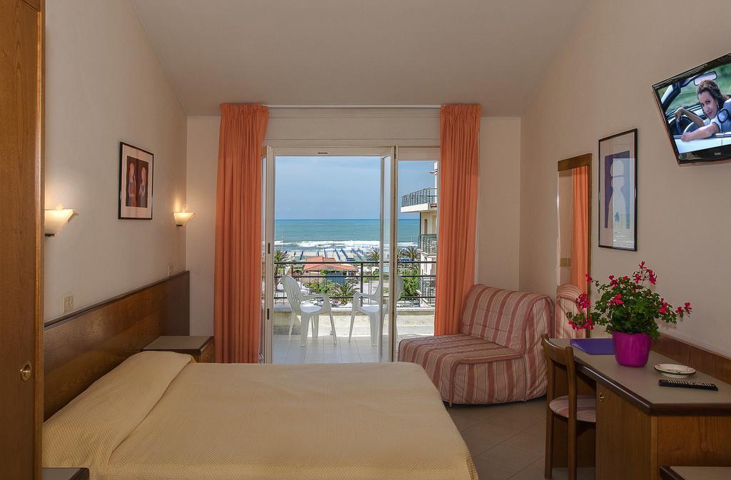Hotel Montecarlo Lido di Camaiore Dış mekan fotoğraf